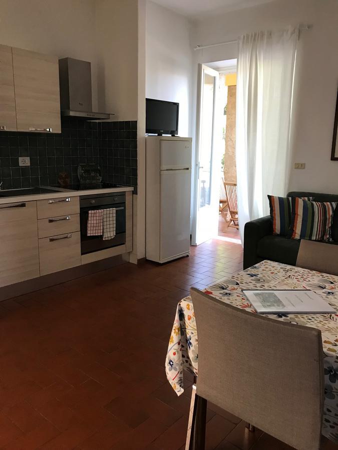 Residenza Le Logge Aparthotel Torri Del Benaco Exteriör bild