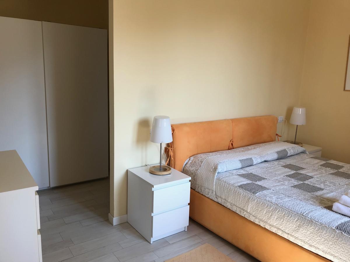 Residenza Le Logge Aparthotel Torri Del Benaco Exteriör bild