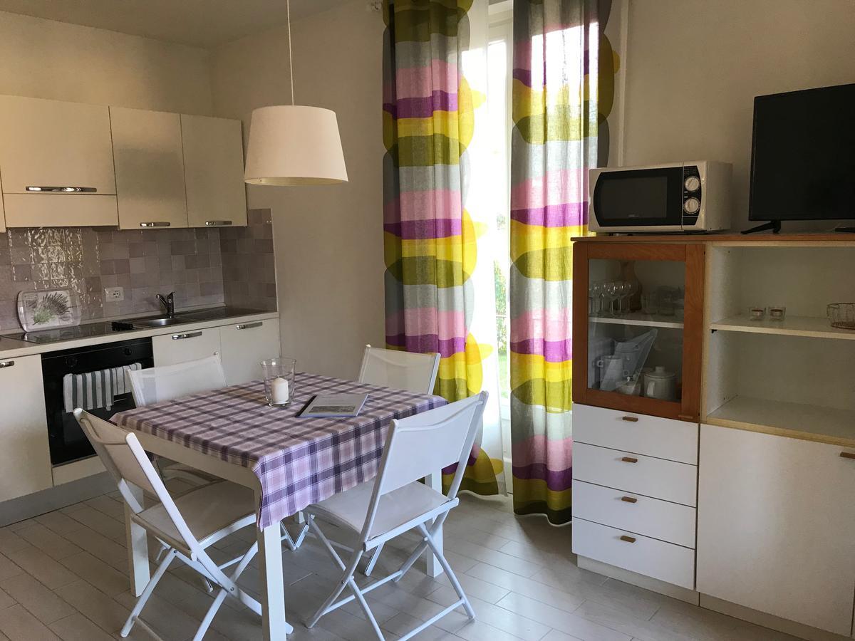 Residenza Le Logge Aparthotel Torri Del Benaco Exteriör bild