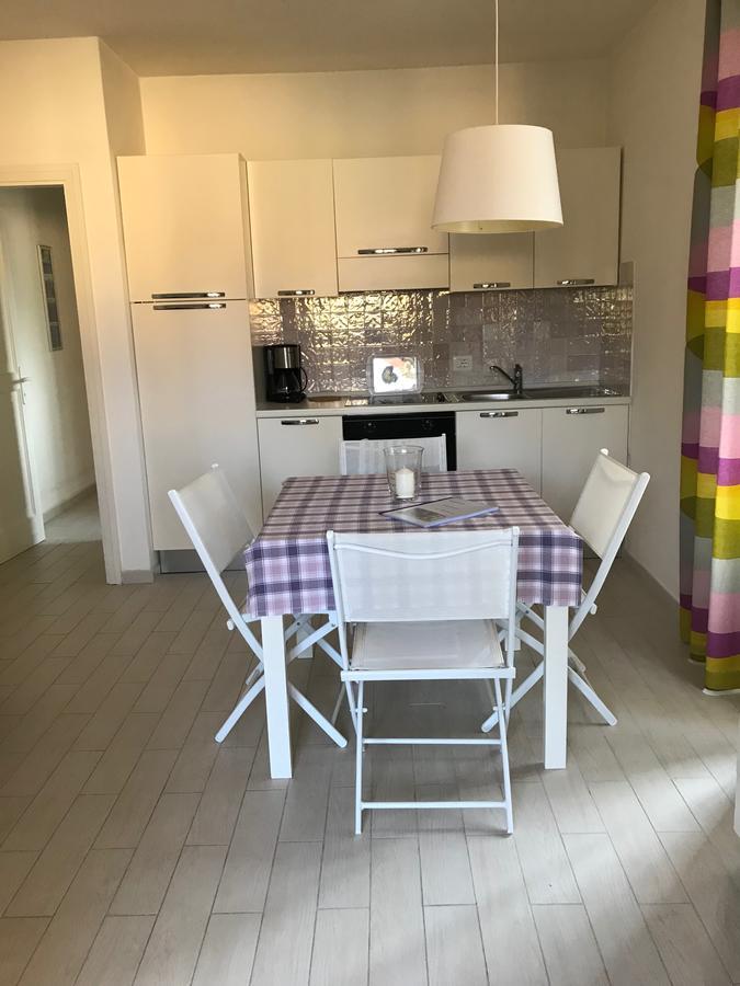 Residenza Le Logge Aparthotel Torri Del Benaco Exteriör bild