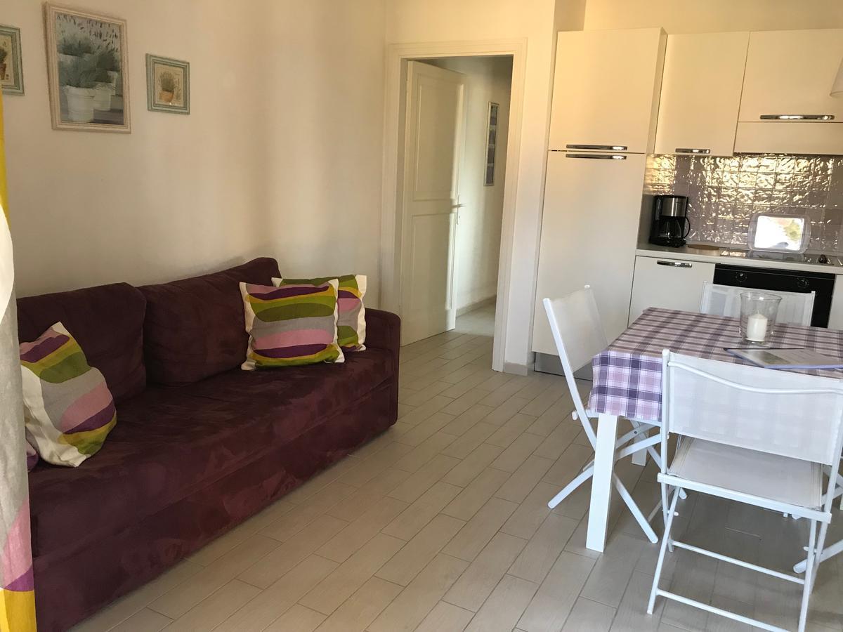 Residenza Le Logge Aparthotel Torri Del Benaco Exteriör bild