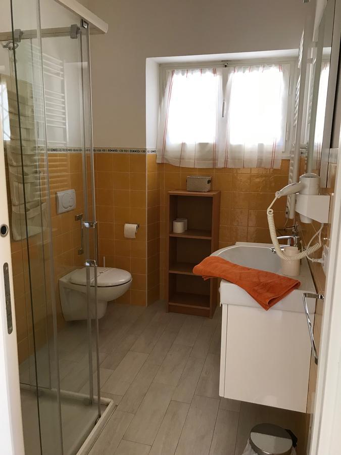 Residenza Le Logge Aparthotel Torri Del Benaco Exteriör bild