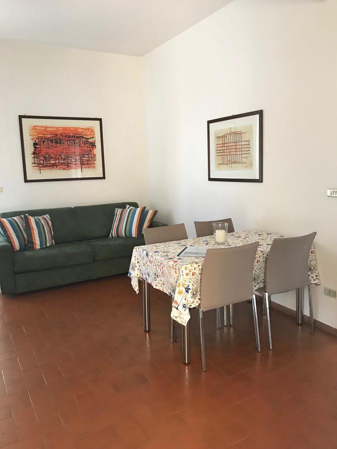Residenza Le Logge Aparthotel Torri Del Benaco Exteriör bild
