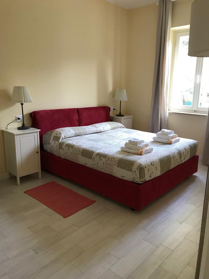 Residenza Le Logge Aparthotel Torri Del Benaco Exteriör bild